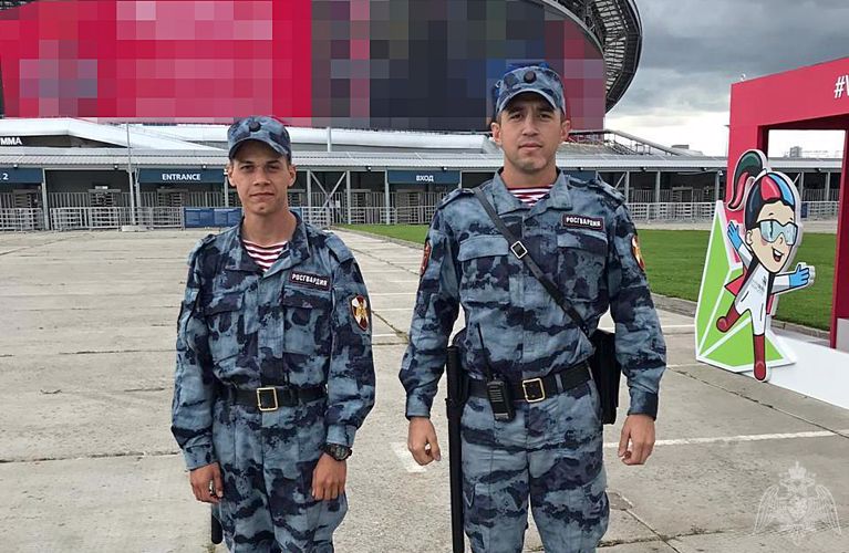 В Казани росгвардейцы нашли и вернули потерянный иностранцем кошелек с деньгами и билетами на самолёт 