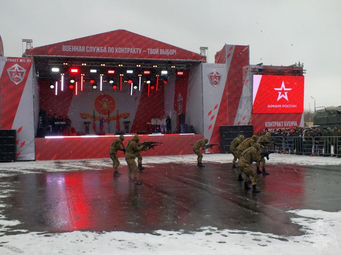 В Казани военнослужащие Росгвардии приняли участие в акции «Военная служба по контракту – твой выбор!»