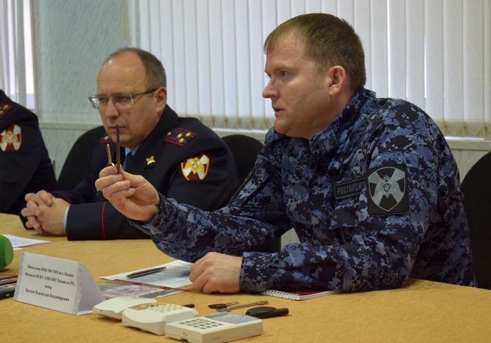 В Казани сотрудники Росгвардии по РТ рассказали представителям СМИ о всероссийской ведомственной акции «Безопасный Новый год»