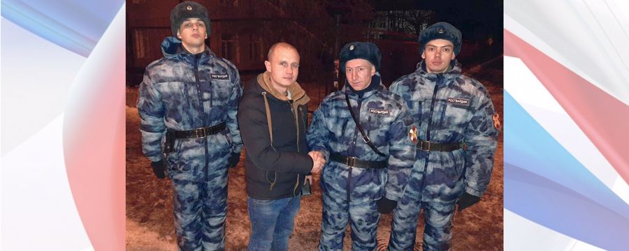Военнослужащие казанского полка Росгвардии нашли и вернули  портмоне потерявшему его молодому человеку