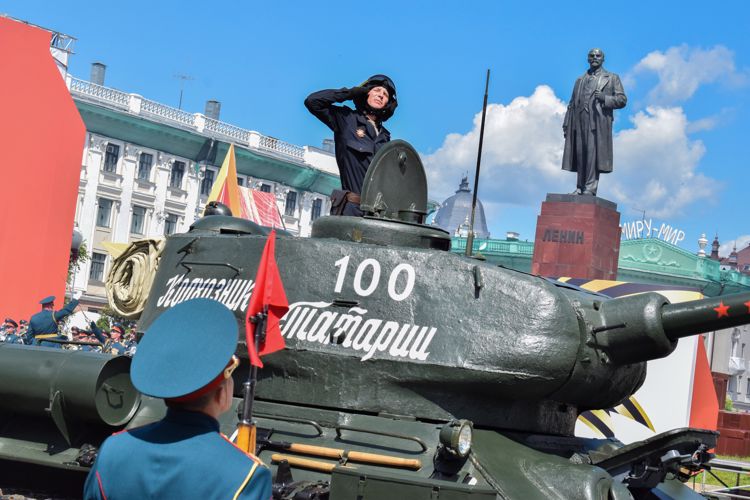 В Казани военнослужащие Росгвардии приняли участие в торжественном прохождении войск гарнизона в честь 75-летия Великой Победы