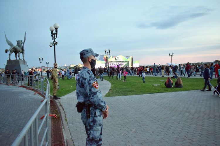 В Татарстане Росгвардия и полиция успешно выполнили задачи по охране общественного порядка на мероприятиях, посвященных 100-летию ТАССР