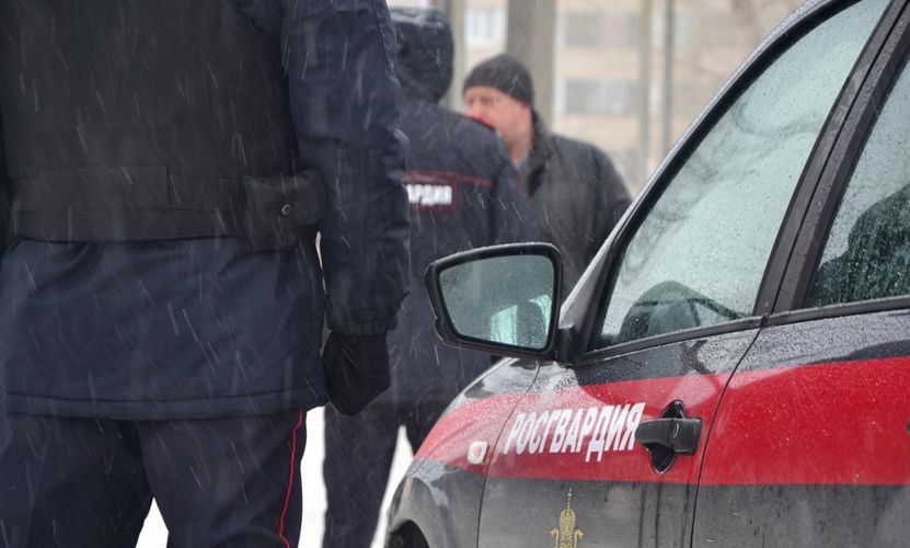 В Казани наряд вневедомственной охраны Росгвардии задержал ранее судимого гражданина с синтетическими наркотиками