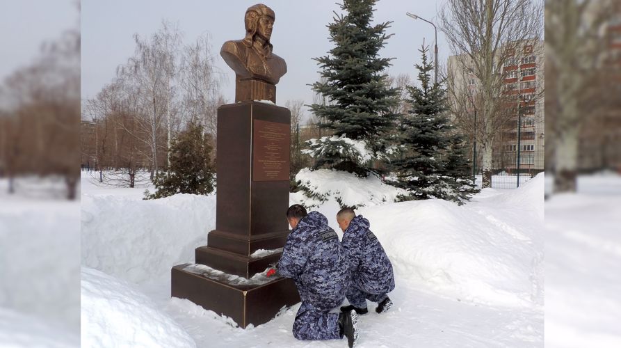 Сотрудники и ветераны Управления Росгвардии по РТ проводят памятные мероприятия в честь 210-летия войск правопорядка России