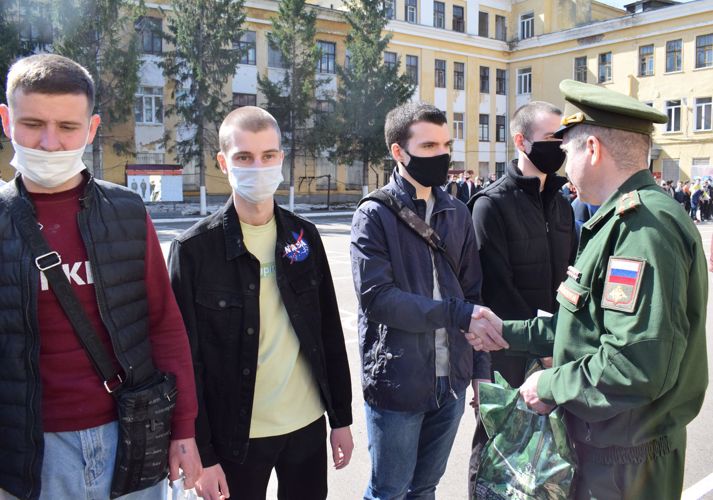 К казанском батальоне по охране важных государственных объектов Росгвардии будущим призывникам рассказали о военной службе