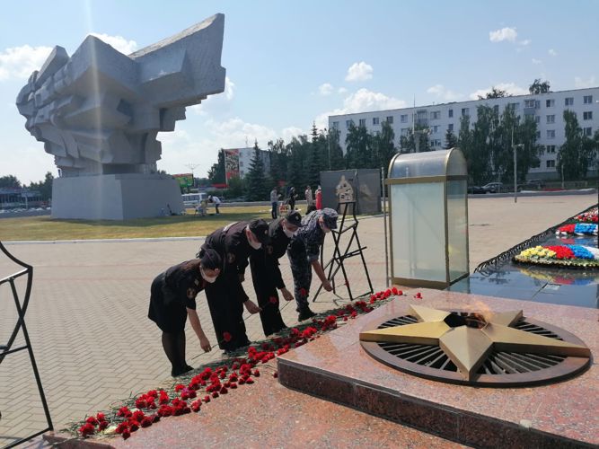 В Татарстане военнослужащие и сотрудники Росгвардии приняли участие в мероприятиях, посвященных Дню памяти и скорби
