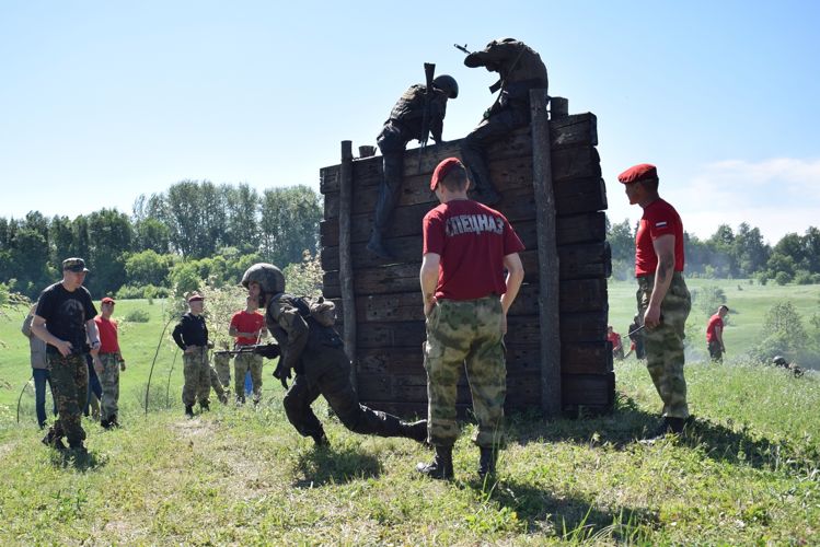 В Татарстане состоялись испытания военнослужащих спецназа Приволжского округа Росгвардии на право ношения крапового берета