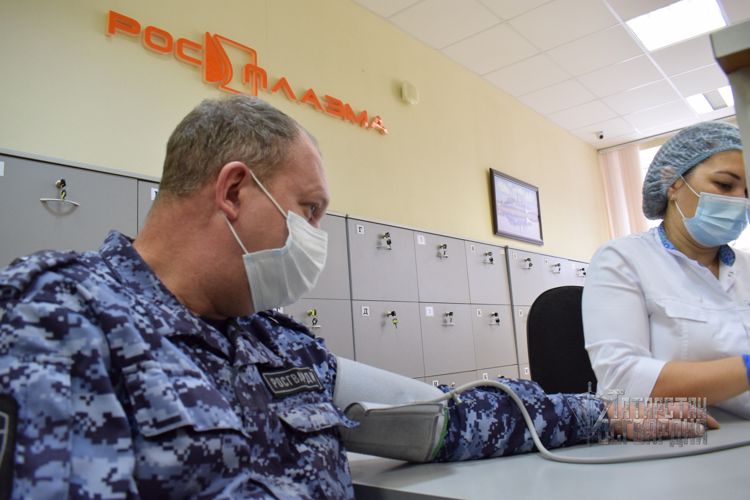 Сотрудники Росгвардии в Казани стали донорами плазмы крови