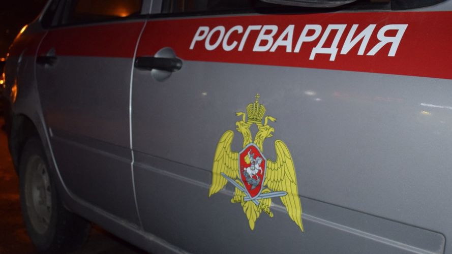 В Казани сотрудники вневедомственной охраны Росгвардии задержали нетрезвого подозреваемого в грабеже 
