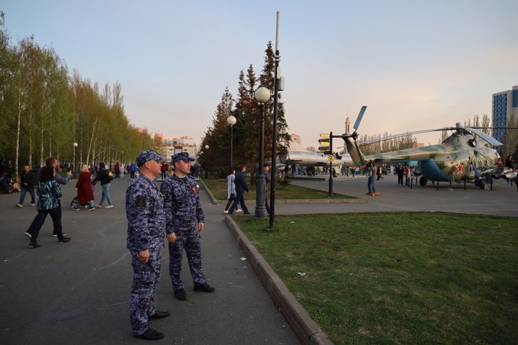 В Татарстане росгвардейцы выполнили задачи по обеспечению безопасности во время празднования 77-летия Великой Победы