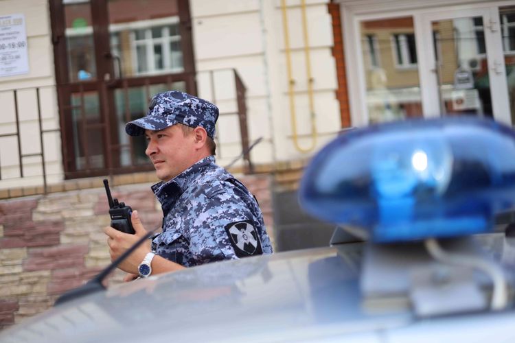 В Казани сотрудники Росгвардии задержали мужчину, находящегося в федеральном розыске 