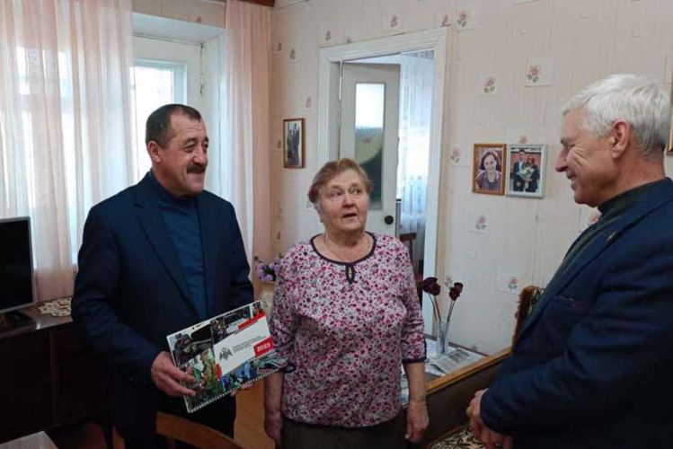 В Татарстане росгвардейцы поздравили ветеранов ведомства с Новым годом 