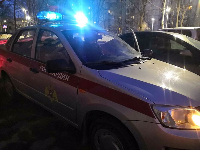 В г. Альметьевске сотрудники Росгвардии совместно с полицейскими задержали подозреваемого в ножевом ранении знакомого 