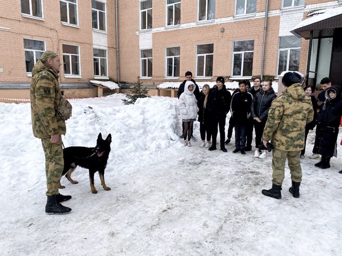 Военнослужащие Росгвардии провели для казанских школьников патриотическое мероприятие к Дню снятия блокады Ленинграда 
