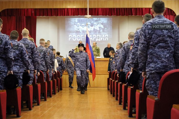 Заместитель командующего Приволжским округом Росгвардии вручил госнаграды участникам СВО из Татарстана