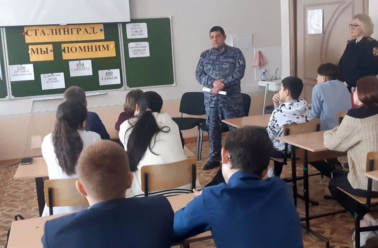 В Нижнекамске сотрудники вневедомственной охраны Росгвардии организовали мероприятия, посвящённые 80-летию Сталинградской битвы 