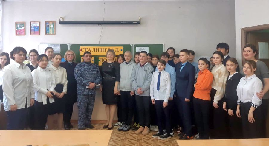 В Нижнекамске сотрудники вневедомственной охраны Росгвардии организовали мероприятия, посвящённые 80-летию Сталинградской битвы 