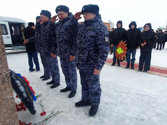 В г. Буинске сотрудники вневедомственной охраны Росгвардии приняли участие в городском митинге по случаю годовщины трагической гибели их коллеги