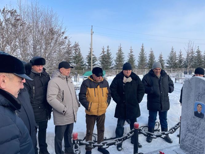 В г. Альметьевске росгвардейцы и ветераны ведомства почтили память погибших при исполнении служебного долга сослуживцев