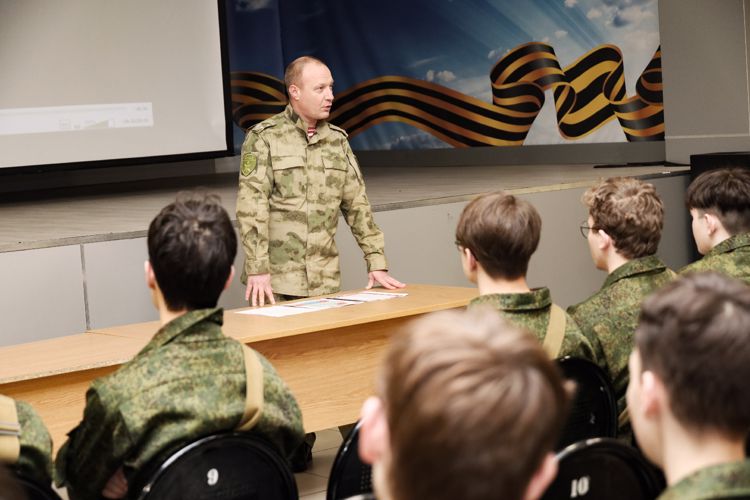 Казанским старшеклассникам рассказали о высших военных учебных заведениях Росгвардии