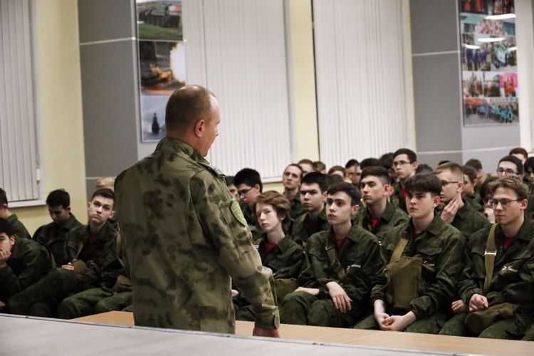 Казанским старшеклассникам рассказали о высших военных учебных заведениях Росгвардии