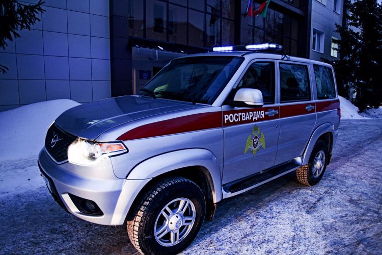 В Казани росгвардейцы совместно с полицейскими задержали ранее судимого нетрезвого мужчину, подозреваемого в убийстве отца 