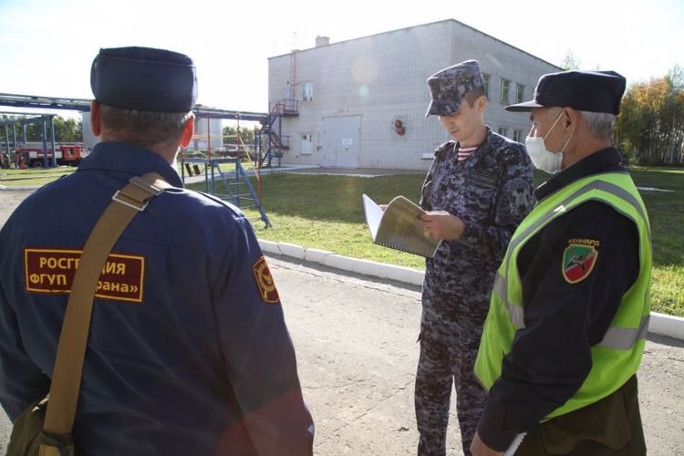 В Татарстане сотрудники подразделений госконтроля и лицензионно-разрешительной работы Росгвардии отмечают профессиональный праздник