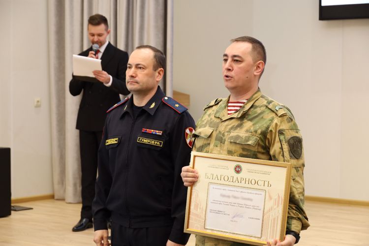 В Казани росгвардейцев поздравили с профессиональным праздником