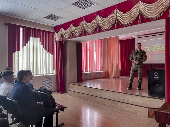 Курсанты Пермского военного института Росгвардии встретились с казанскими старшеклассниками