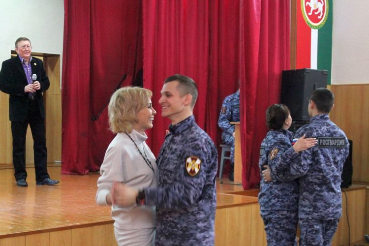 В казанском полку Росгвардии провели праздничный концерт для военнослужащих-женщин