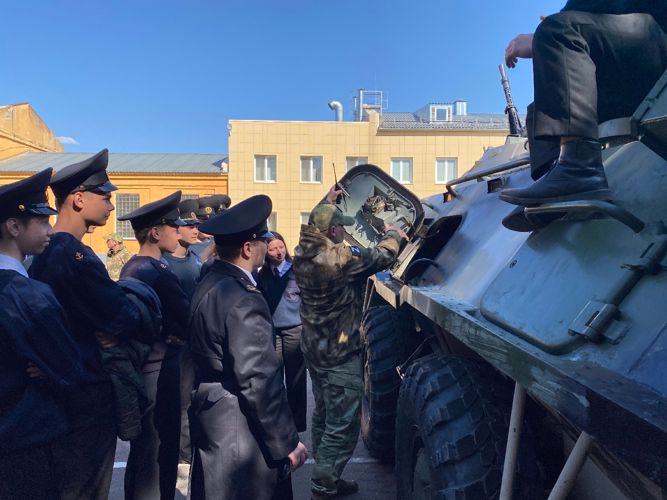 В казанском батальоне по охране важных государственных объектов студентам рассказали о службе в Росгвардии  