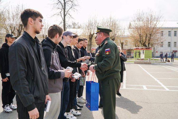 В казанском специальном моторизованном полку Росгвардии провели День призывника