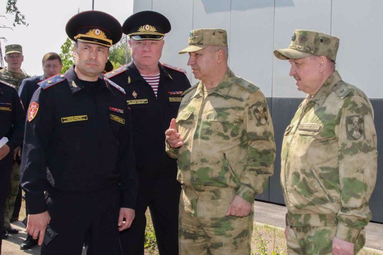 Врид командующего Приволжским округом Росгвардии генерал-лейтенант Сергей Просяник встретился с Раисом Республики Татарстан Рустамом Миннихановым