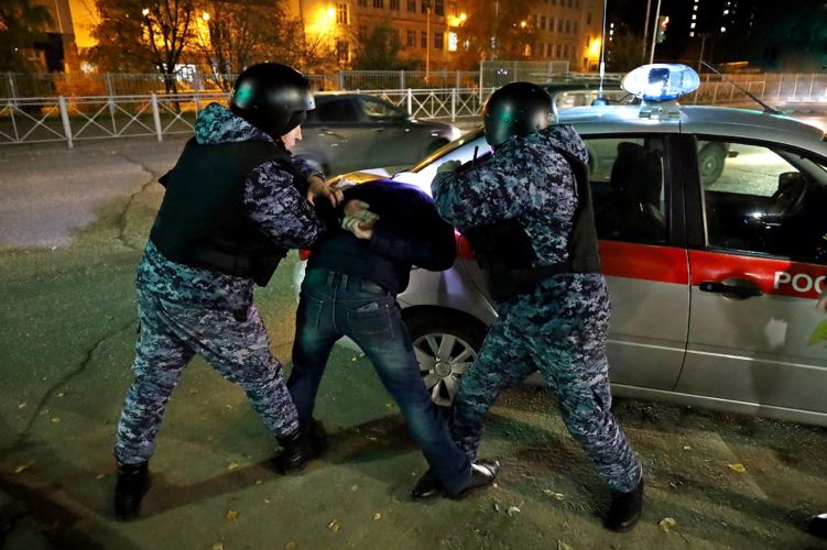 В Татарстане наряд вневедомственной охраны Росгвардии совместно с сотрудником полиции задержали подозреваемого в убийстве 