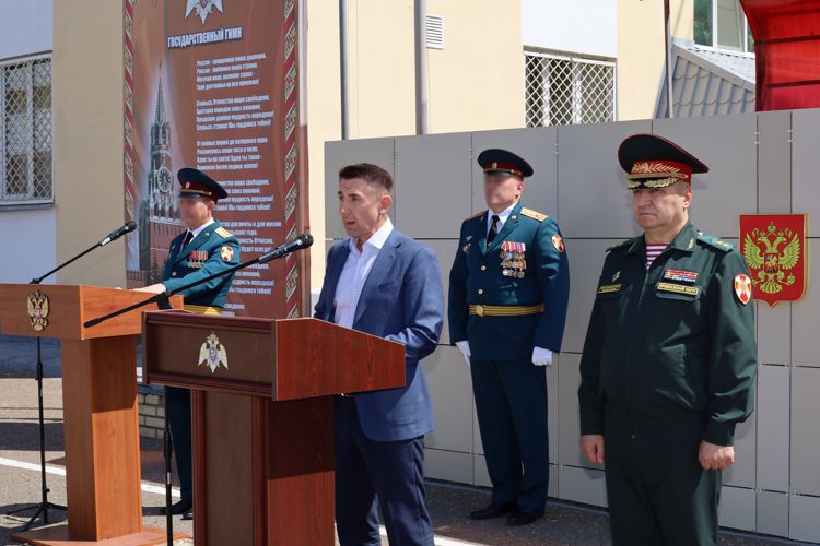В Казани состоялся ритуал вручения Боевого знамени воинской части Росгвардии