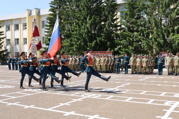 В Казани состоялся ритуал вручения Боевого знамени воинской части Росгвардии