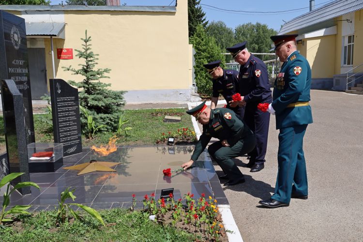 В Казани состоялся ритуал вручения Боевого знамени воинской части Росгвардии