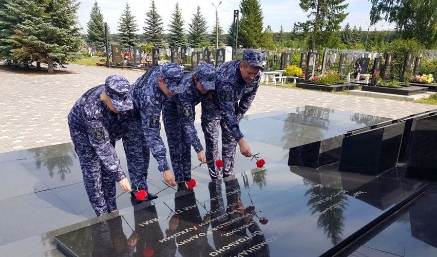 В Республике Татарстан сотрудники и ветераны Росгвардии приняли участие в мероприятиях, посвящённых Дню памяти и скорби