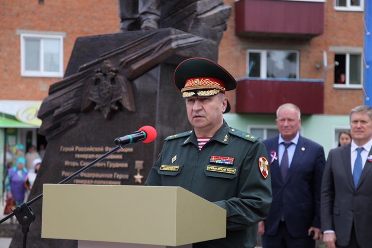 Памятник Герою России генерал-полковнику Игорю Груднову открыли в Республике Татарстан (видео)