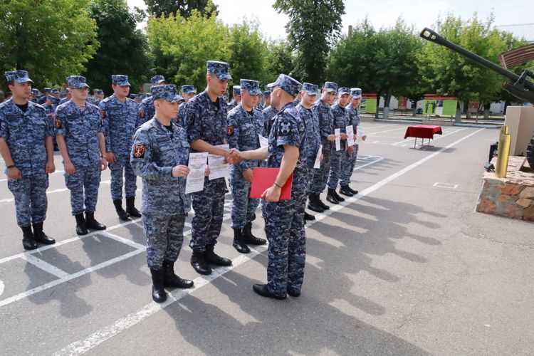 В казанском полку Росгвардии прошло чествование военнослужащих, отслуживших установленный срок военной службы по призыву