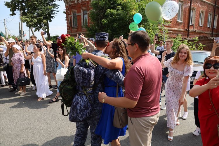 В казанском полку Росгвардии прошло чествование военнослужащих, отслуживших установленный срок военной службы по призыву