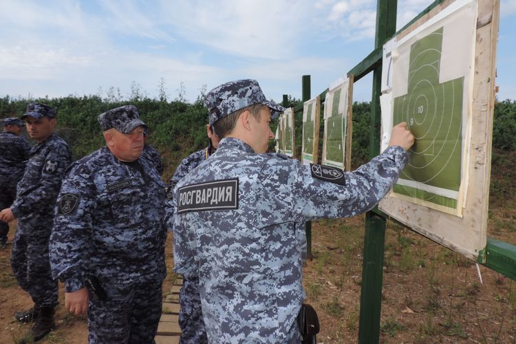 В Татарстане прошёл конкурс профессионального мастерства среди сотрудников групп задержания вневедомственной охраны Росгвардии 