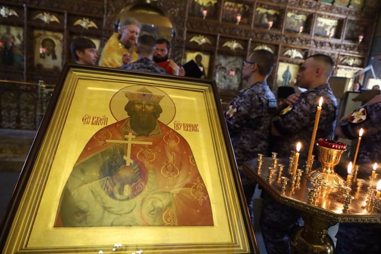 В Казани военнослужащие Росгвардии посетили богослужение в честь Святого равноапостольного князя Владимира