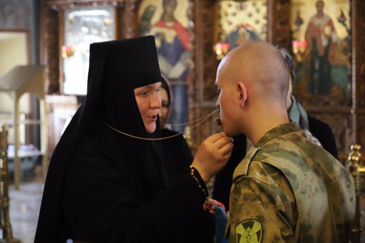В Казани военнослужащие Росгвардии посетили богослужение в честь Святого равноапостольного князя Владимира