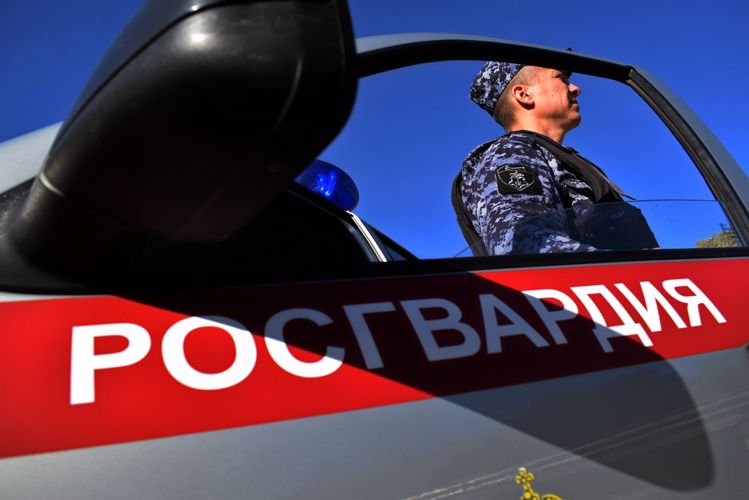 В Бугульме сотрудники Росгвардии задержали парня, подозреваемого в нанесении ножевого ранения своей матери 