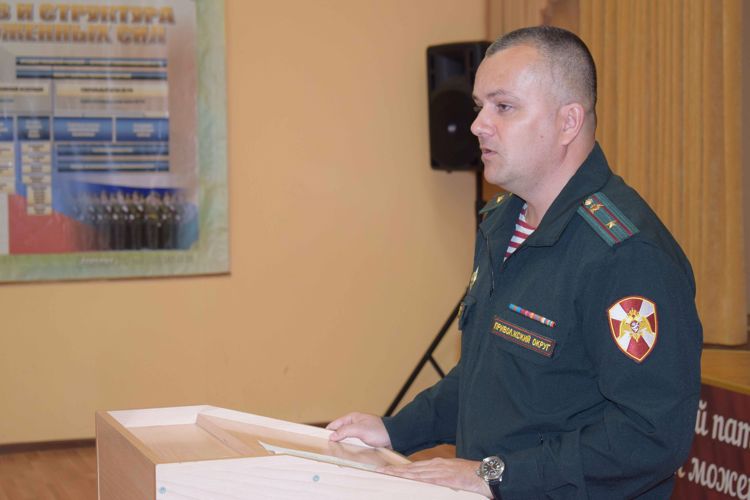 Росгвардейцы провели тематический урок ко Дню солидарности в борьбе с терроризмом в казанской кадетской школе