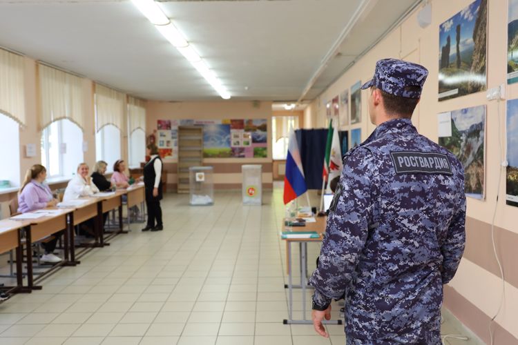 В Татарстане сотрудники Росгвардии выполнили задачи по обеспечению безопасности во время мероприятий Единого дня голосования