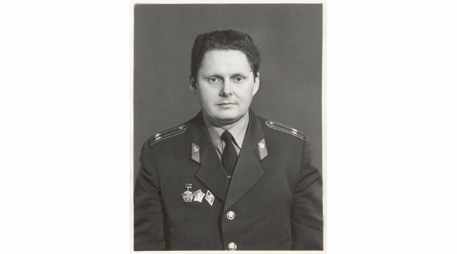 В рамках декады пожилых людей казанские сотрудники Росгвардии навестили ветерана службы 