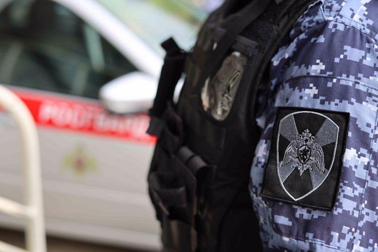 В Казани сотрудники Росгвардии задержали семейную пару, подозреваемую в краже из магазина 