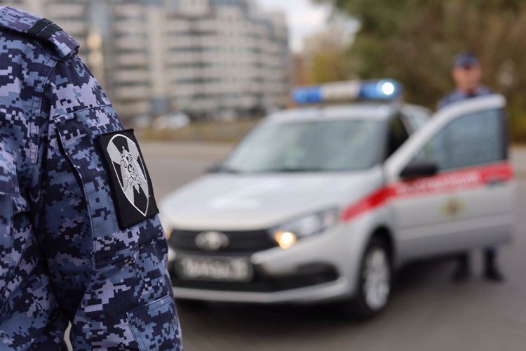 В Казани сотрудники Росгвардии задержали подозреваемого в краже из сетевого магазина 